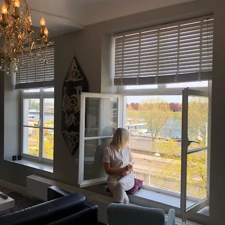 Aan De Maas Apartament *